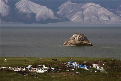 Иркутский фотограф снял мини-фильм о мусоре на Байкале